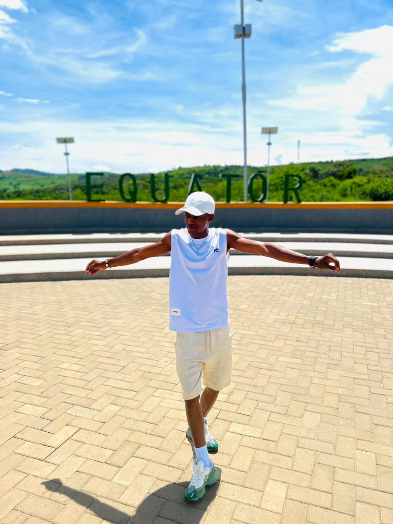 A wide view of the Equator line